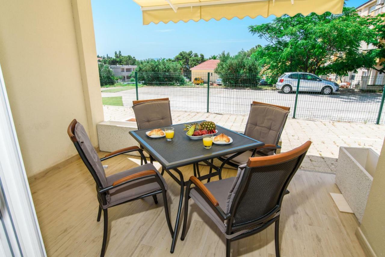 Apartments Leone Lukas โพรไมนา ภายนอก รูปภาพ