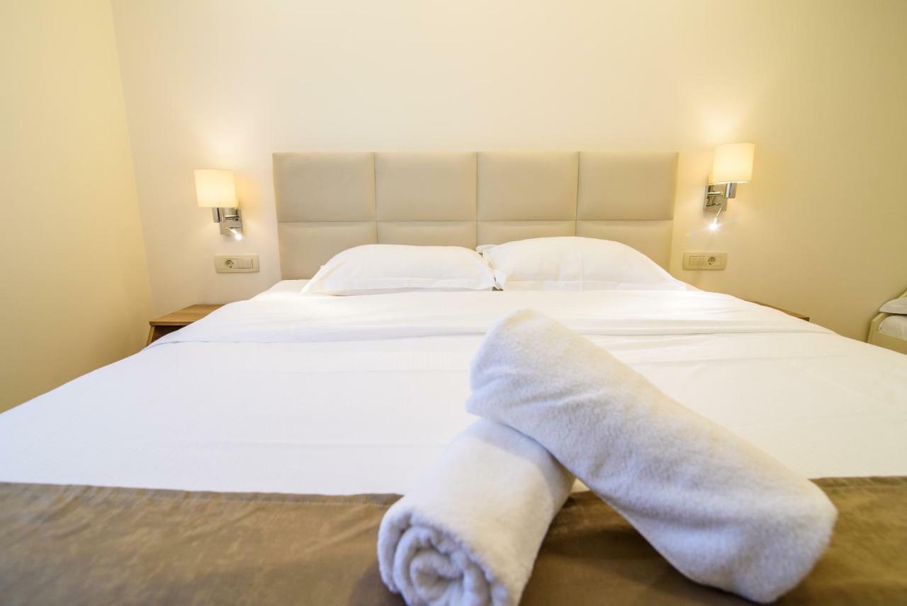 Apartments Leone Lukas โพรไมนา ภายนอก รูปภาพ