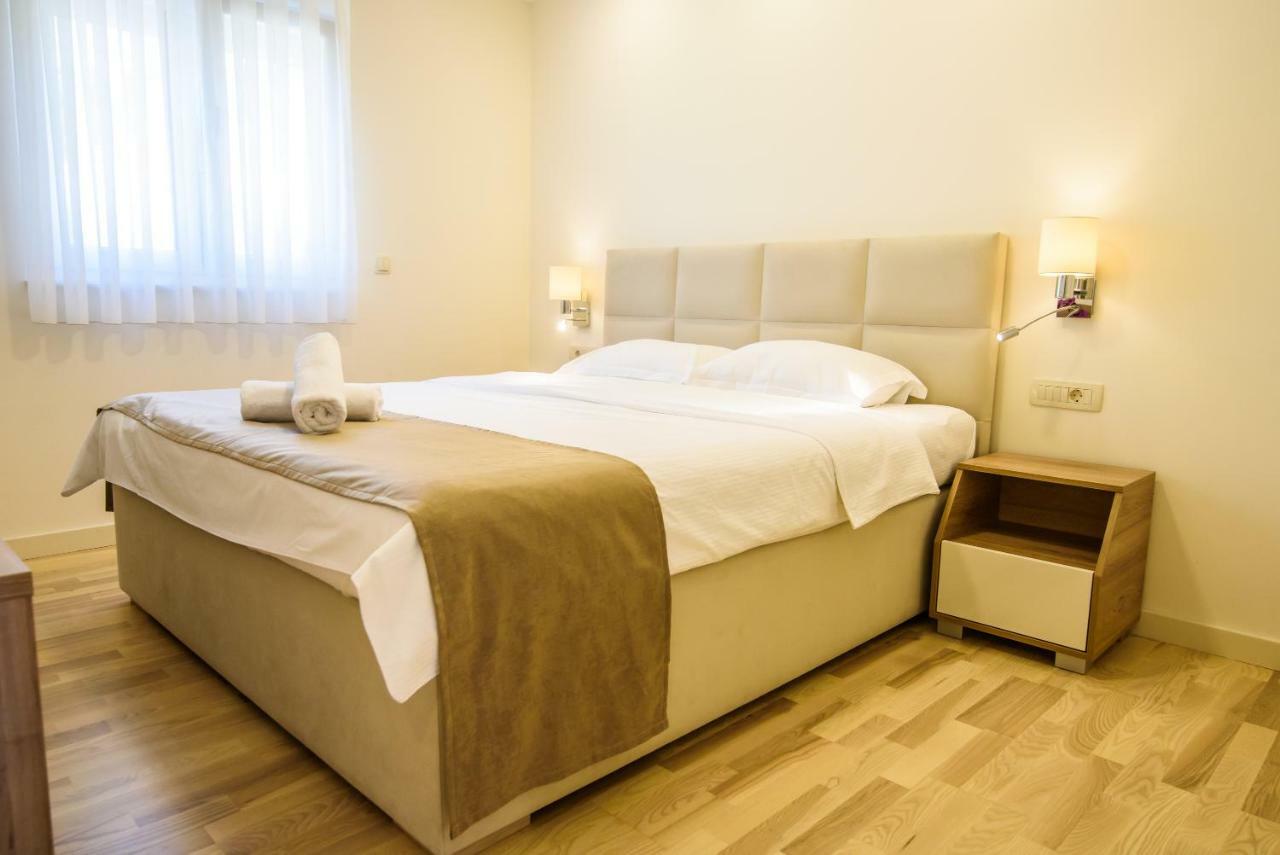 Apartments Leone Lukas โพรไมนา ภายนอก รูปภาพ