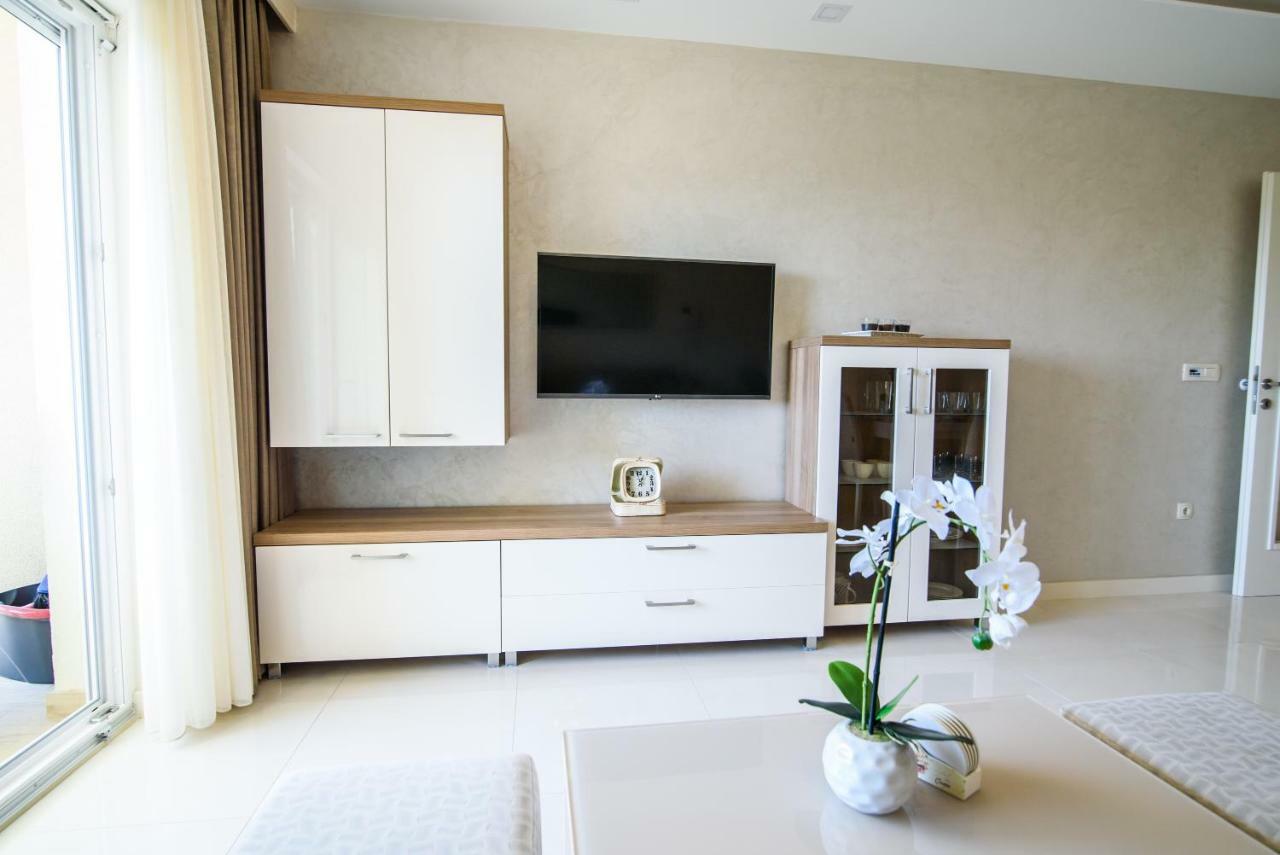 Apartments Leone Lukas โพรไมนา ภายนอก รูปภาพ