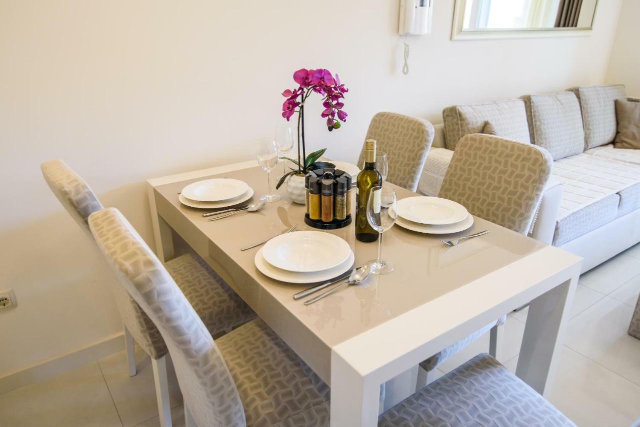 Apartments Leone Lukas โพรไมนา ภายนอก รูปภาพ