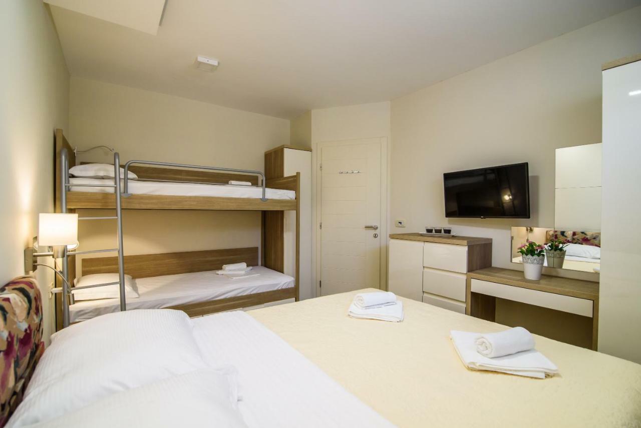 Apartments Leone Lukas โพรไมนา ภายนอก รูปภาพ