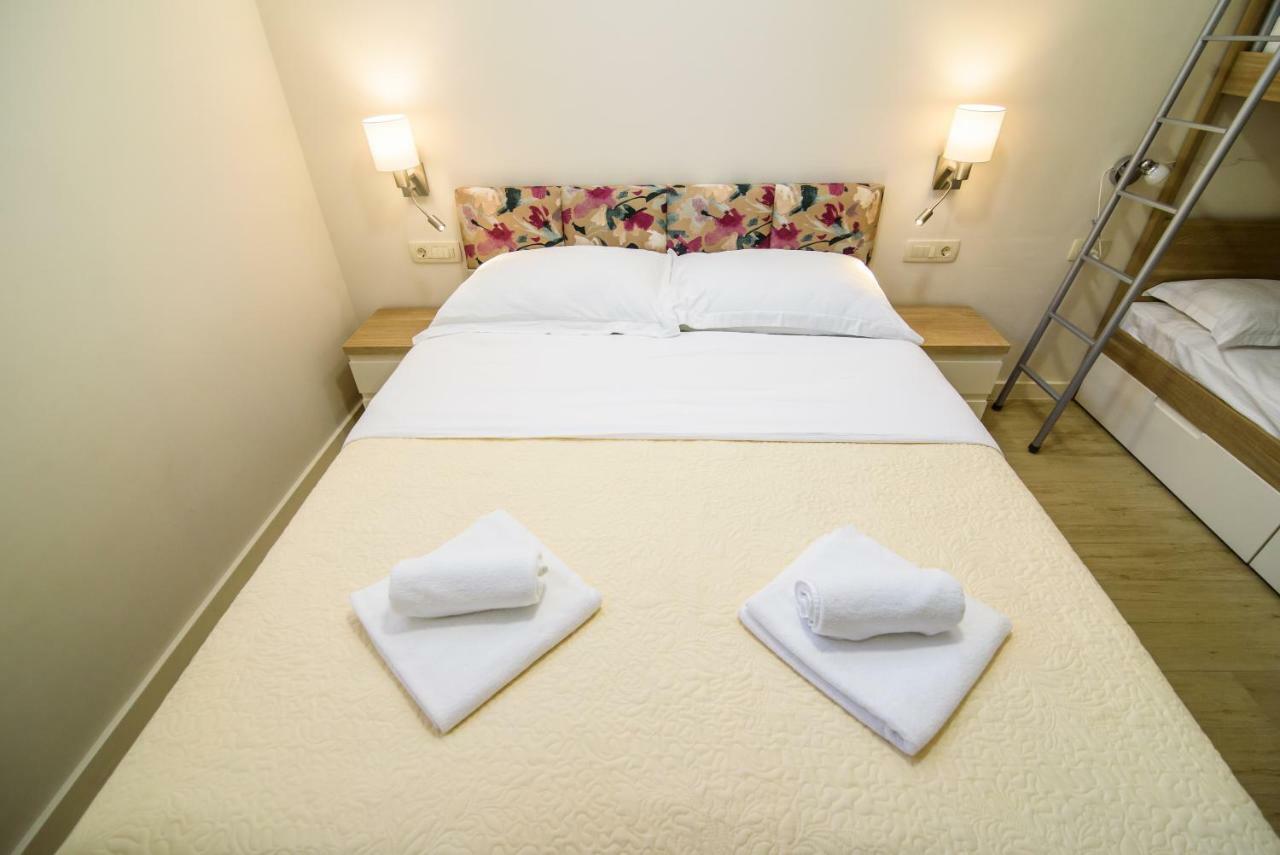 Apartments Leone Lukas โพรไมนา ภายนอก รูปภาพ