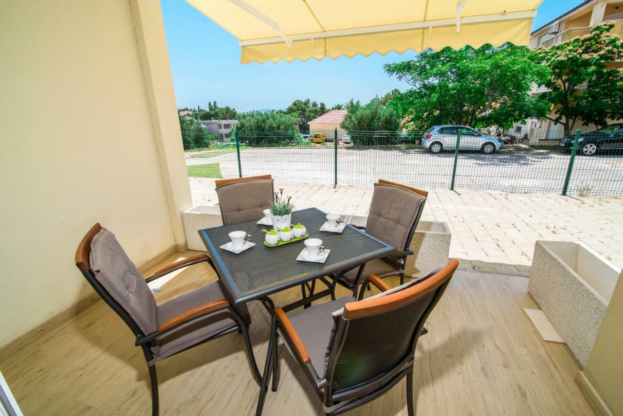 Apartments Leone Lukas โพรไมนา ภายนอก รูปภาพ